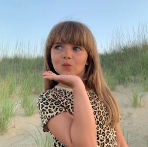 Meet your Posher, Alina